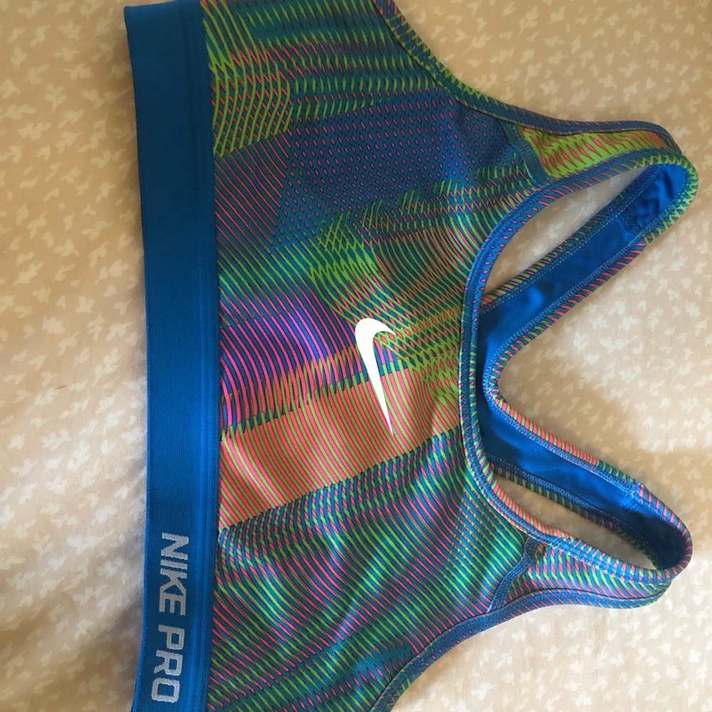 nike pro sports bra!!